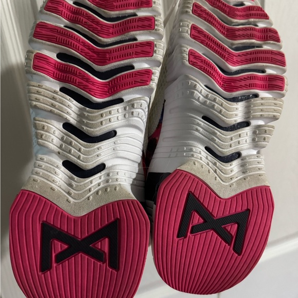 Nike Women’s White and Pink Floral-Accent metcon - Picture 2 of 3